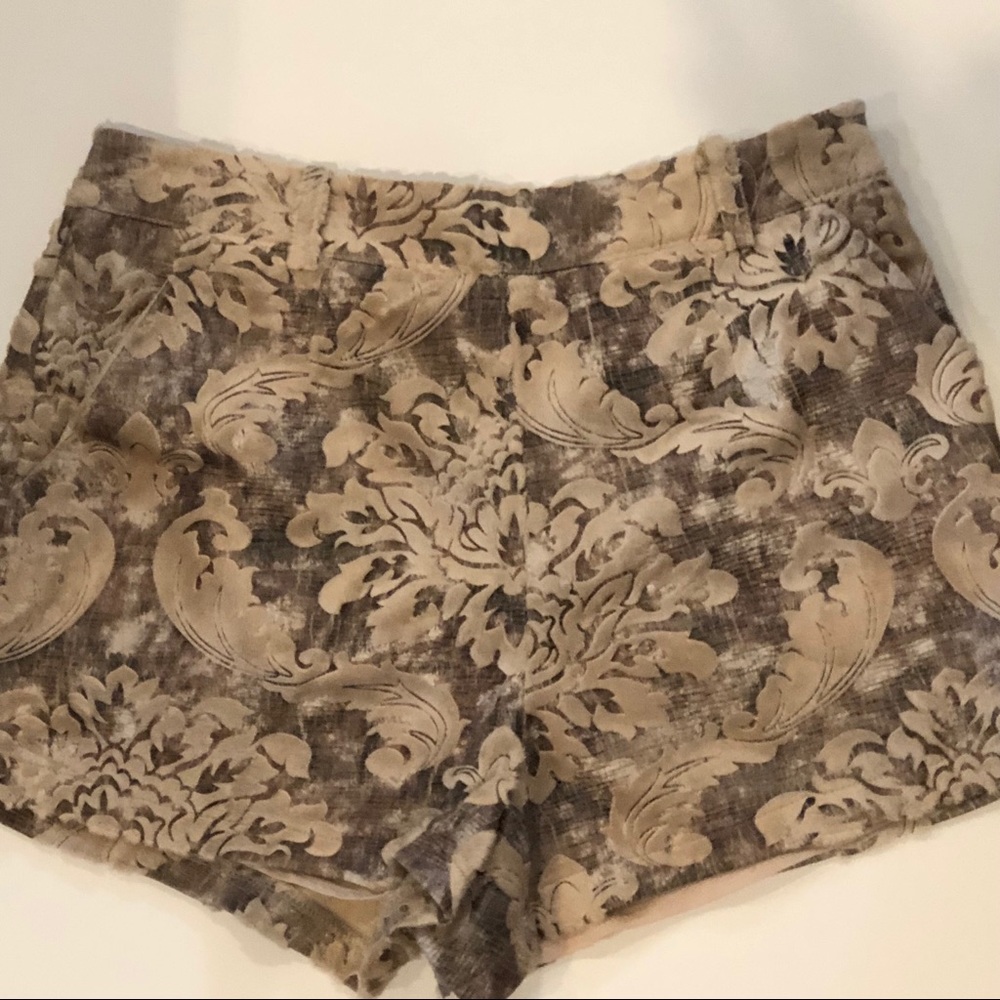 Mika & Gala highwaisted soft shorts